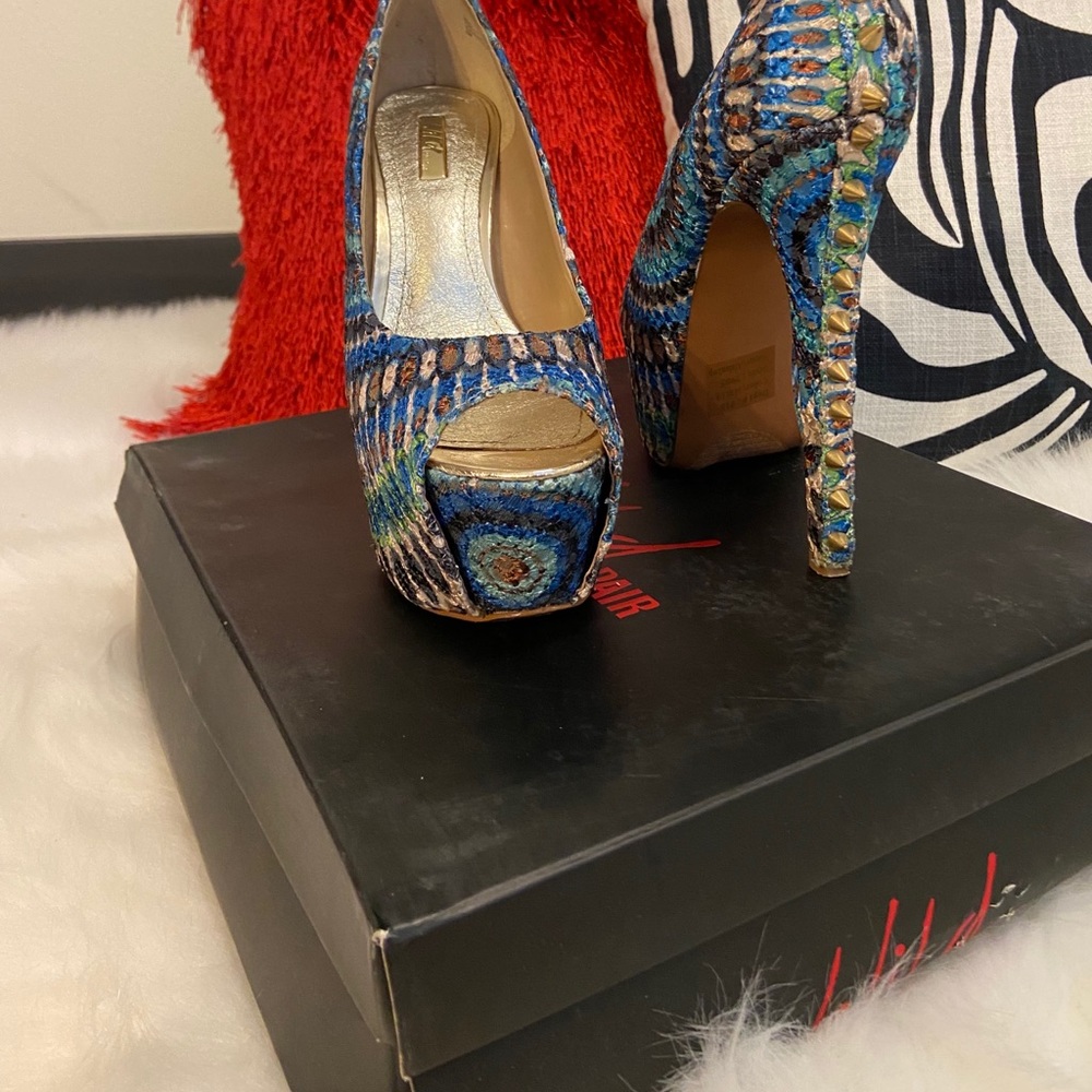 Shoes - Picture 2 of 3